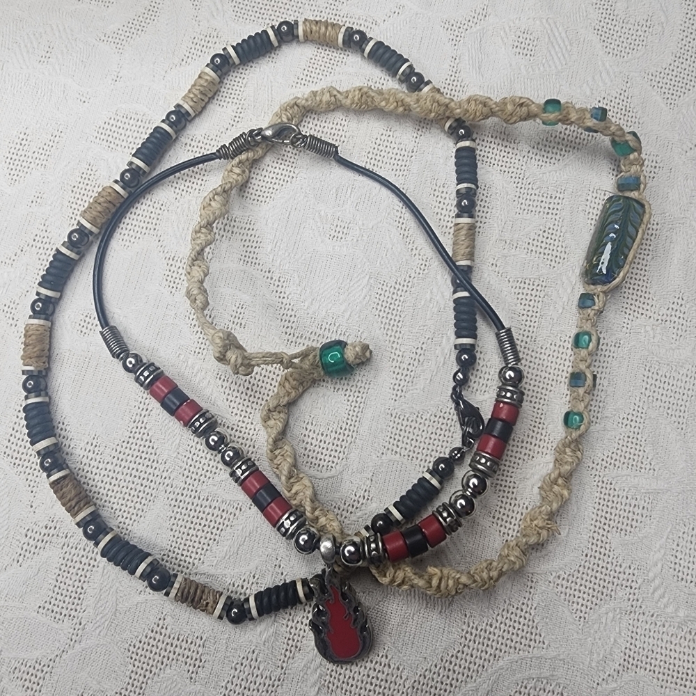 😄Pick 3/$24: Kids necklaces, Lot of 3. All good condition.